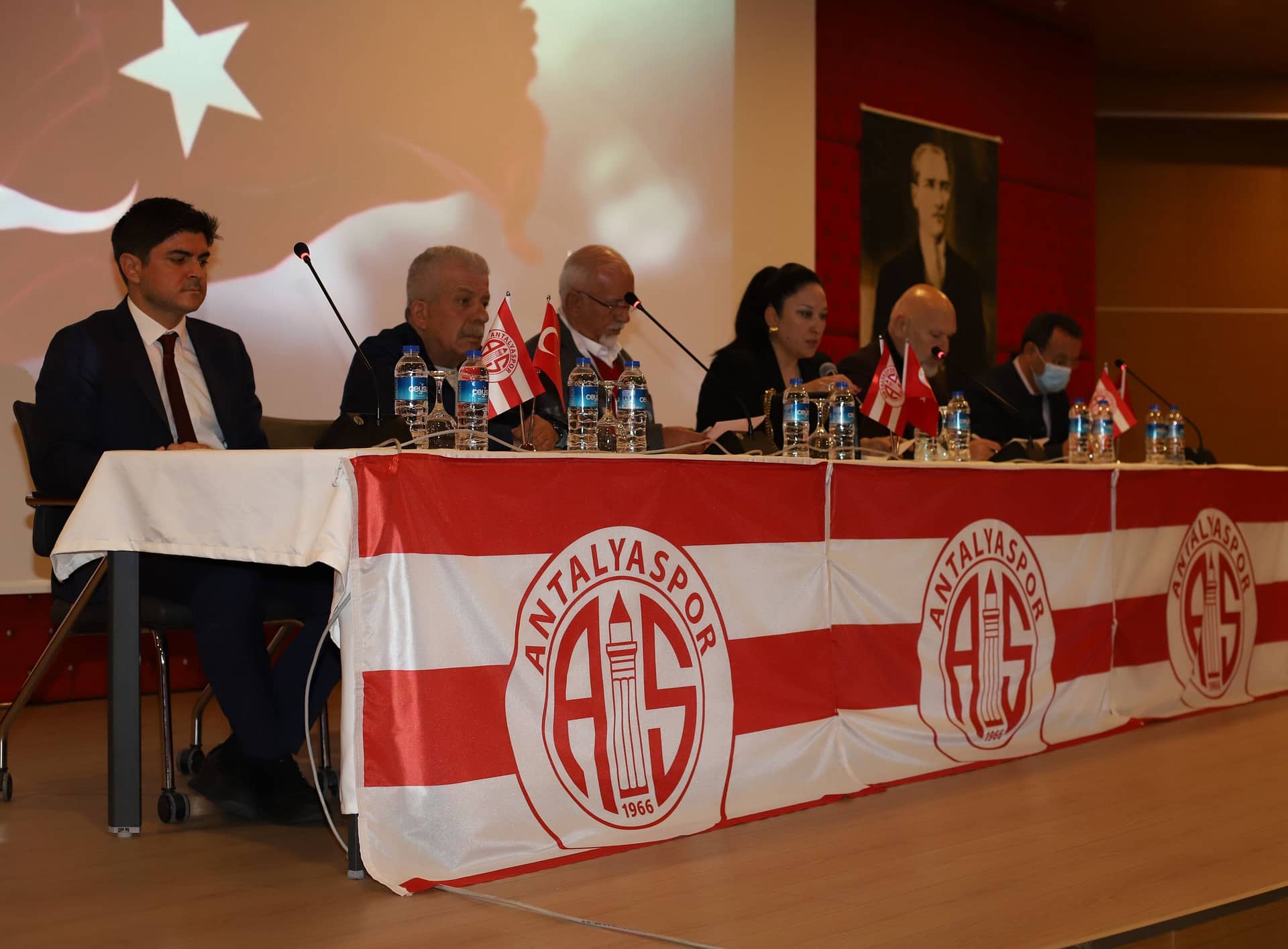 Antalyaspor Başkanı Çetin: “Hedefimiz az borç, çok başarı”